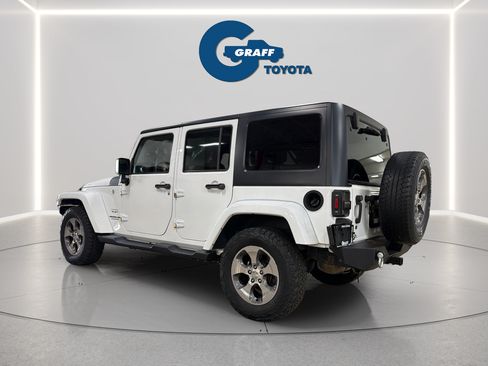 Used 2017 Jeep Wrangler Unlimited Sahara w/ Connectivity Group AWD/4WD image 4