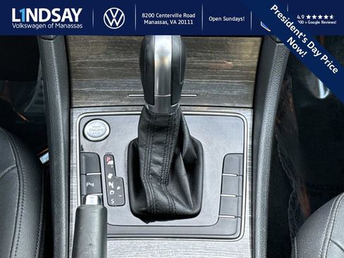 Used 2018 Volkswagen Passat 2.0T SEL Premium image 16