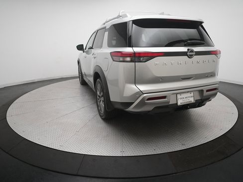 Used 2025 Nissan Pathfinder SL w/ SL Premium Package image 35