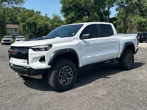 Used 2024 Chevrolet Colorado ZR2 w/ Technology Package AWD/4WD image 2
