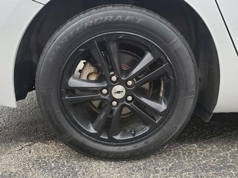 Used 2017 Chevrolet Cruze LT w/ Convenience Package FWD image 9
