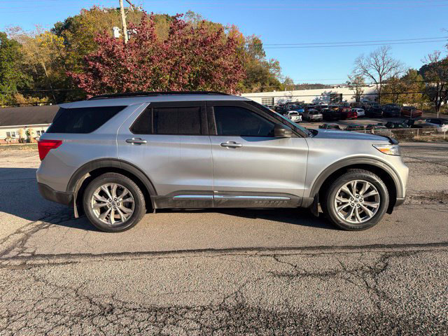 Used 2020 Ford Explorer XLT w/ Equipment Group 202A AWD/4WD image 5