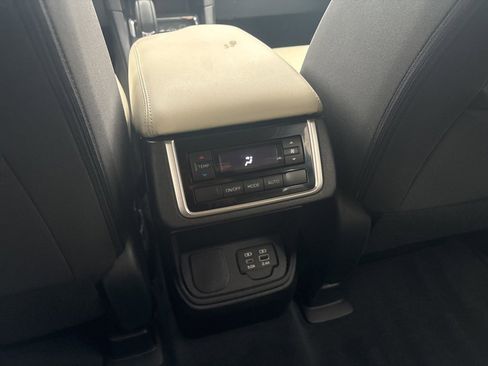 Used 2023 Subaru Ascent Premium w/ Convenience Package image 25