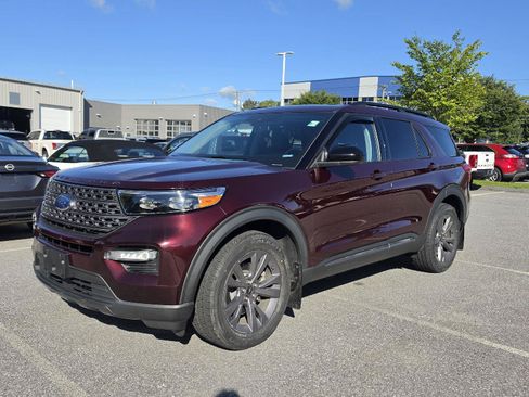Used 2022 Ford Explorer XLT w/ Equipment Group 202A AWD/4WD image 7