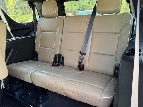 Used 2021 Chevrolet Tahoe Premier w/ Premium Package image 18