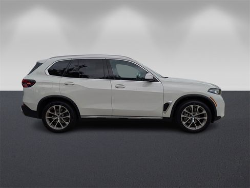 Certified 2024 BMW X5 sDrive40i w/ Premium Package image 4