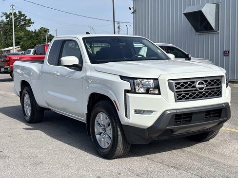 Used 2024 Nissan Frontier SV w/ SV Convenience Package RWD image 7