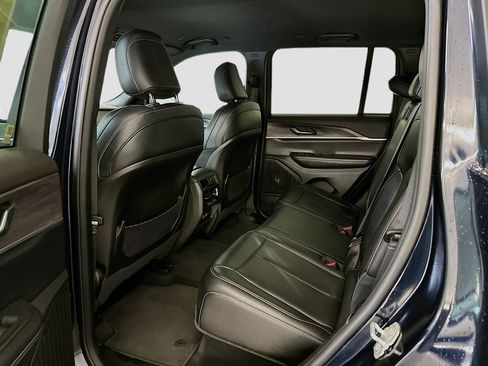 Used 2024 Jeep Grand Cherokee Limited image 29