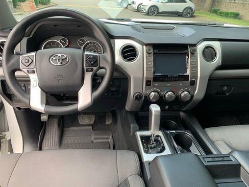 Used 2017 Toyota Tundra SR5 w/ SR5 Upgrade Package AWD/4WD image 14