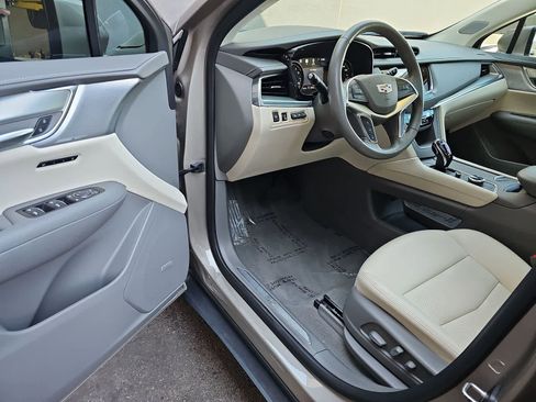 Used 2022 Cadillac XT5 Premium Luxury w/ Technology Package image 10