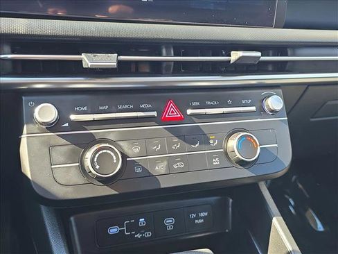 Certified 2025 Hyundai Tucson SE image 13