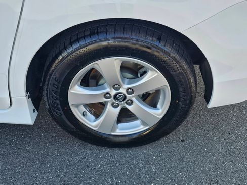 Used 2019 Toyota Sienna L w/ Carpet Mat Package FWD image 12