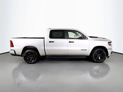 New 2026 RAM 1500 Express AWD/4WD image 18
