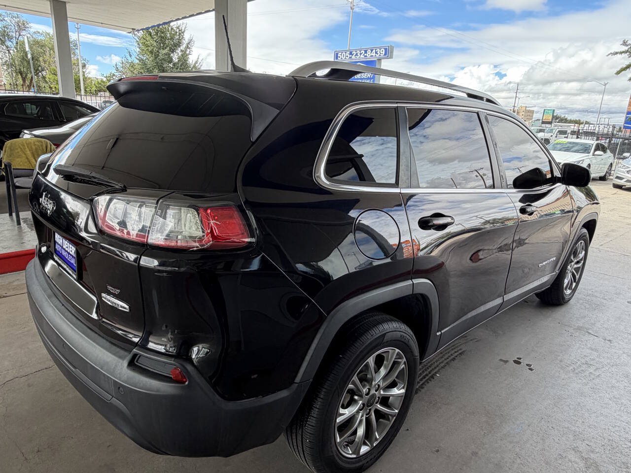 Used 2019 Jeep Cherokee Latitude Plus w/ Comfort/Convenience Group FWD image 5