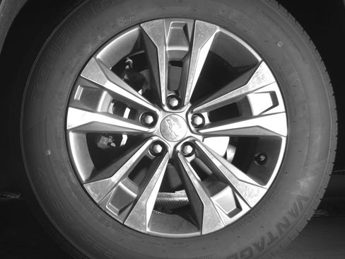 Used 2025 Chevrolet Equinox LT FWD image 12