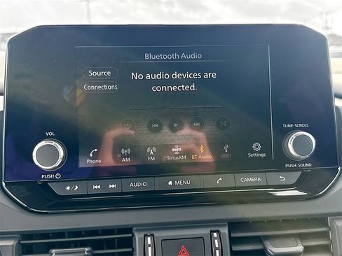 Used 2024 Nissan Pathfinder S image 16