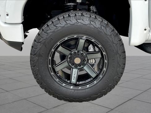 New 2025 GMC Sierra 1500 AT4 w/ AT4 Premium Package AWD/4WD image 9