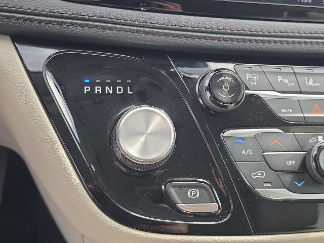 Used 2019 Chrysler Pacifica Limited w/ Advanced Safetytec Group FWD image 27