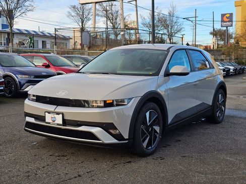 New 2026 Hyundai Ioniq 5 SE image 3