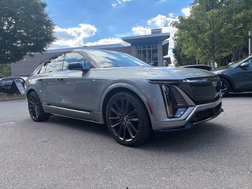 Used 2026 Cadillac Lyriq V AWD/4WD image 3