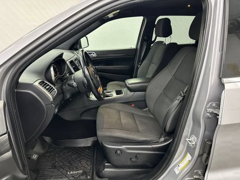 Used 2020 Jeep Grand Cherokee Laredo RWD image 9
