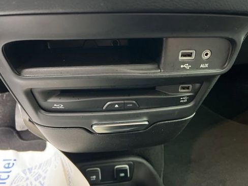 Used 2019 Chrysler Pacifica Touring-L image 22