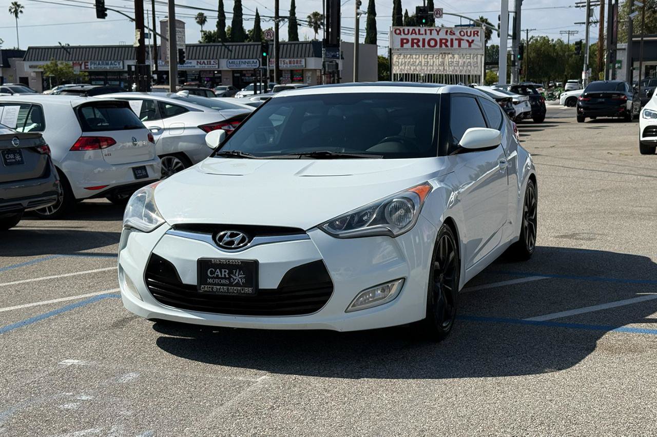 Used 2015 Hyundai Veloster w/ Option Group 02 FWD image 2