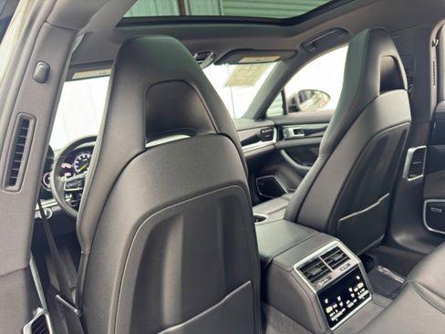 Used 2022 Porsche Panamera 4 image 39