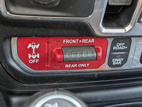 Used 2020 Jeep Gladiator Rubicon w/ Dual Top Group AWD/4WD image 31