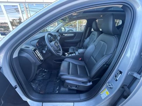 Used 2025 Volvo XC40 B5 Plus AWD/4WD image 20