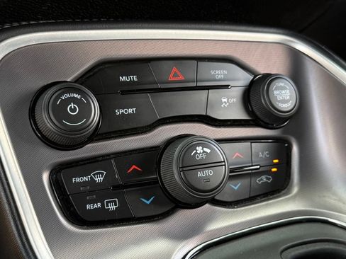 Used 2021 Dodge Challenger SXT RWD image 18