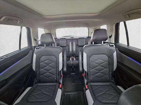 Used 2024 Volkswagen Atlas Peak Edition SEL AWD/4WD image 15