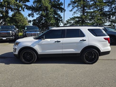 Used 2016 Ford Explorer Sport w/ Equipment Group 401A image 2