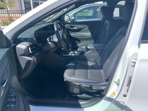Used 2025 Buick Envista Sport Touring image 30