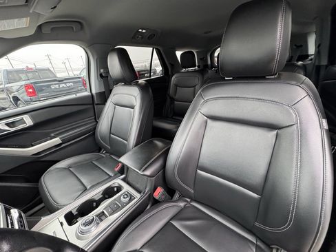 Used 2022 Ford Explorer XLT w/ Equipment Group 202A image 19