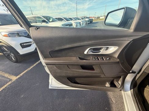 Used 2017 Chevrolet Equinox LS image 11