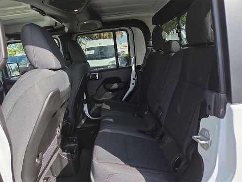 Certified 2025 Jeep Gladiator Rubicon w/ Safety Group image 15