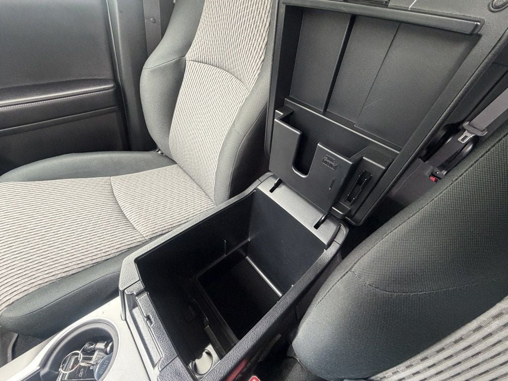Used 2018 Toyota 4Runner SR5 AWD/4WD image 15