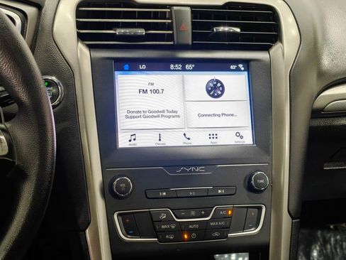 Used 2019 Ford Fusion SE image 6