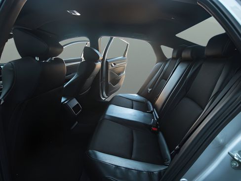 Used 2018 Honda Accord Sport image 12