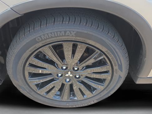 Used 2020 Mitsubishi Outlander SE FWD image 32