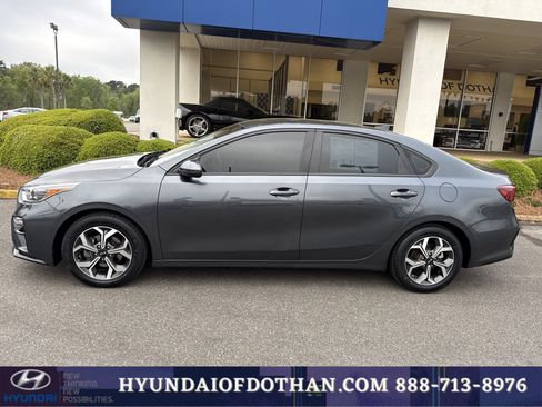 Used 2021 Kia Forte LXS image 2