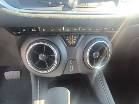 Certified 2025 Chevrolet Blazer LT AWD/4WD image 32