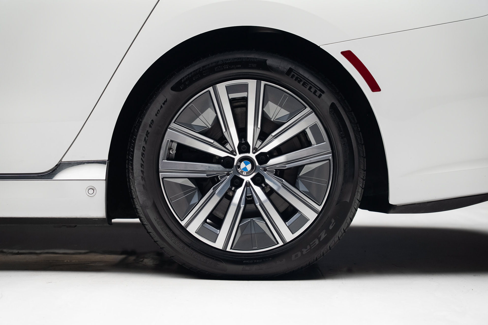 Used 2024 BMW i7 eDrive50 w/ Executive Package RWD image 22