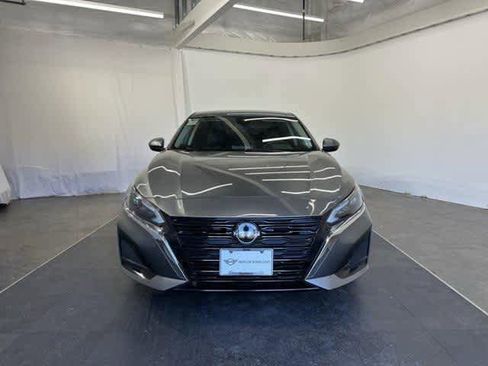 Used 2023 Nissan Altima 2.5 SV image 8