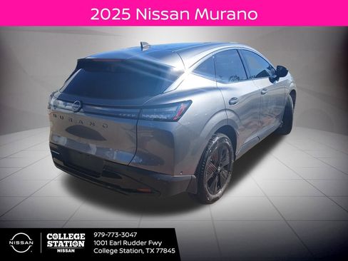 Used 2025 Nissan Murano SV image 2