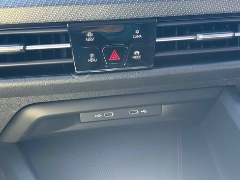 Used 2024 Volkswagen Golf R AWD/4WD image 8