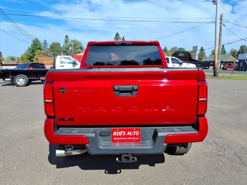 Used 2024 Toyota Tacoma TRD Off-Road image 5