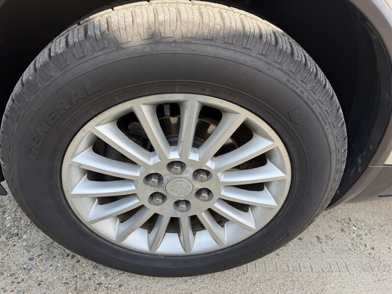 Used 2012 Buick Enclave Leather AWD/4WD image 41