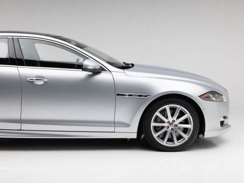 Used 2016 Jaguar XJ R-Sport image 19